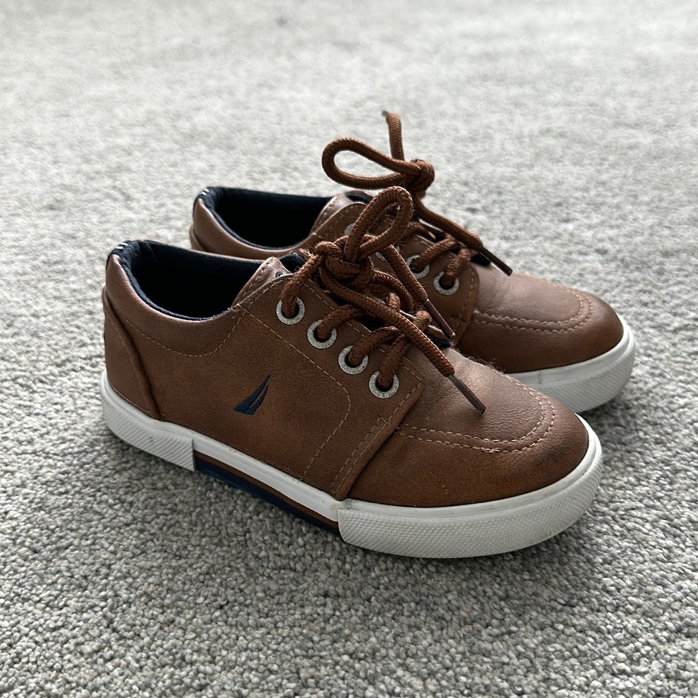 Children’s casual sneakers